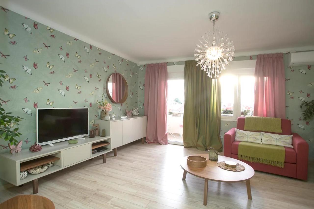 Beach Apartment Butterfly With Sea View Split Exterior photo